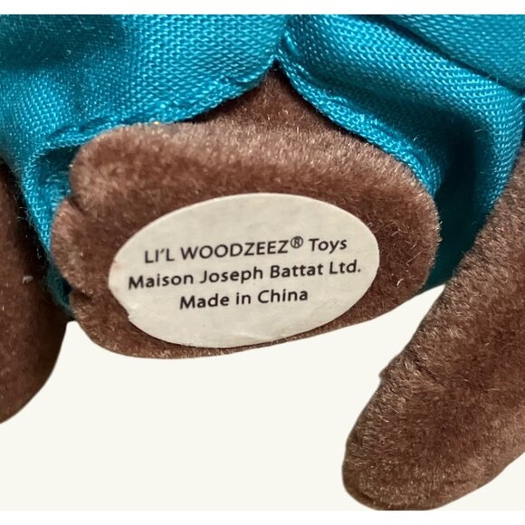 Woodzeez Toys Beaver Family Figurines Set Of 3 With Removable Clothes - Picture 12 of 12